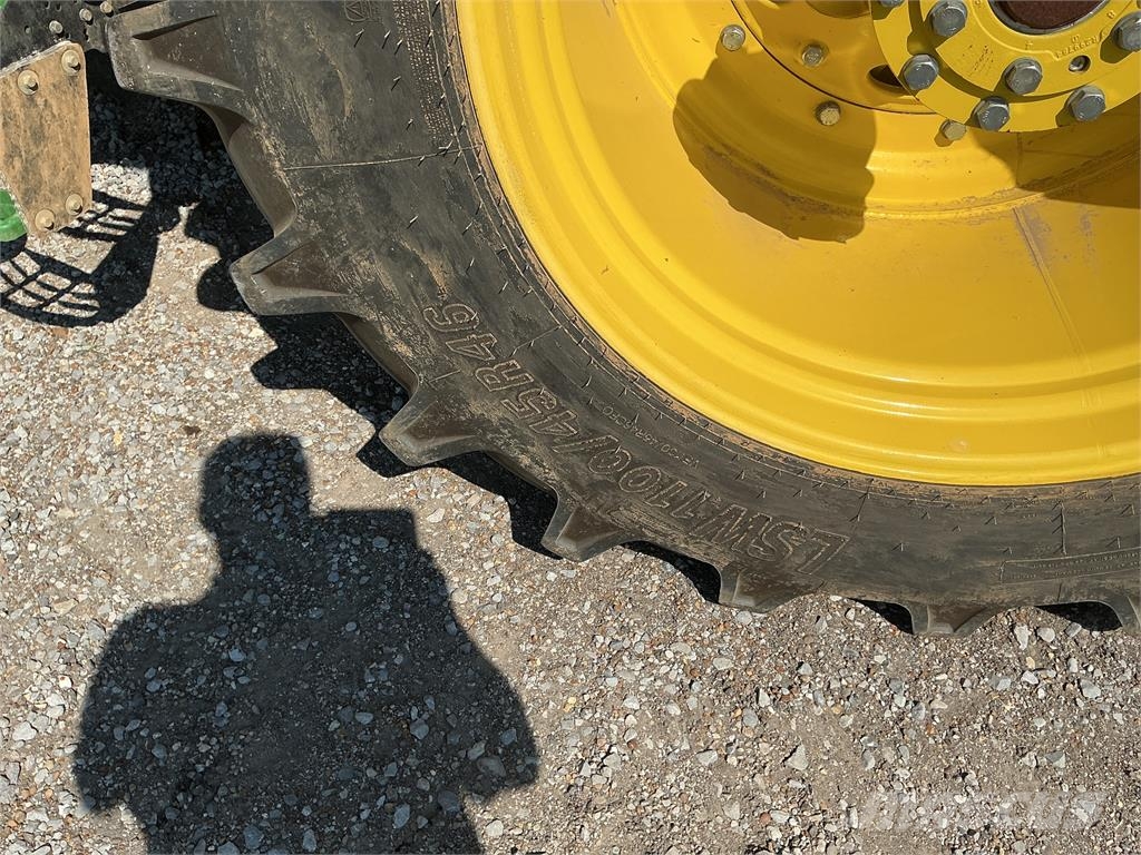 John Deere 8R 310 Трактори
