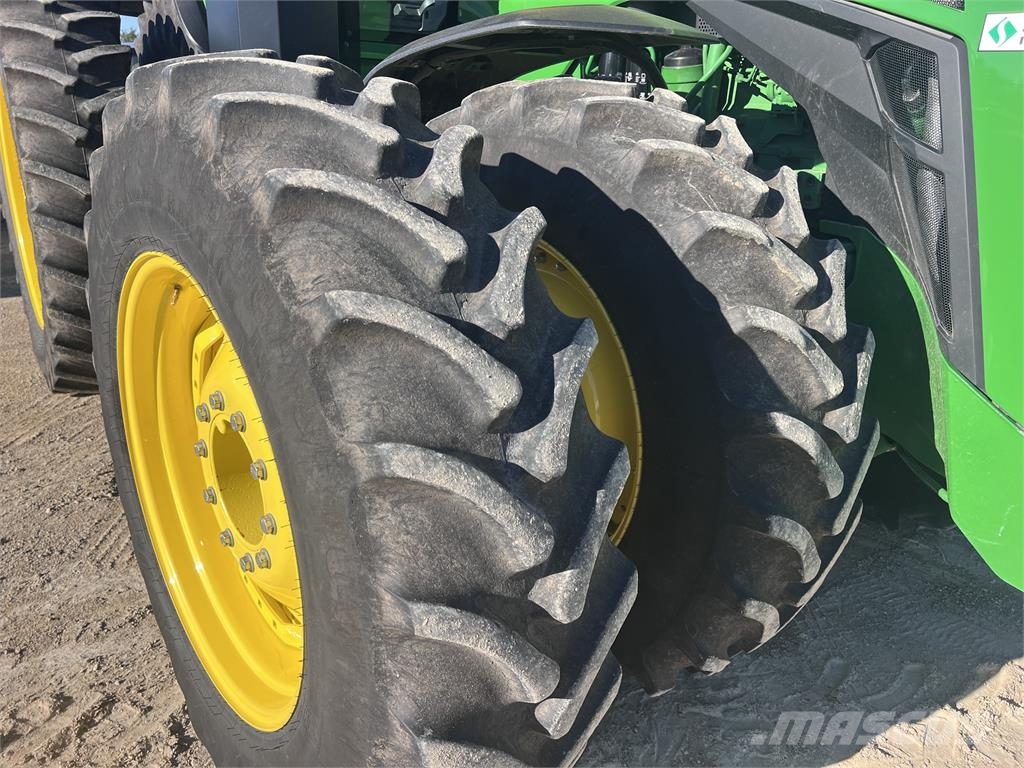 John Deere 8R 370 Traktory
