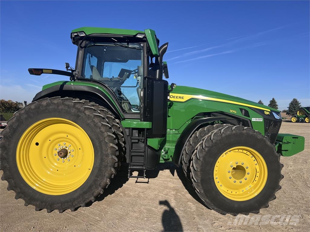 John Deere 8R 370 Traktory