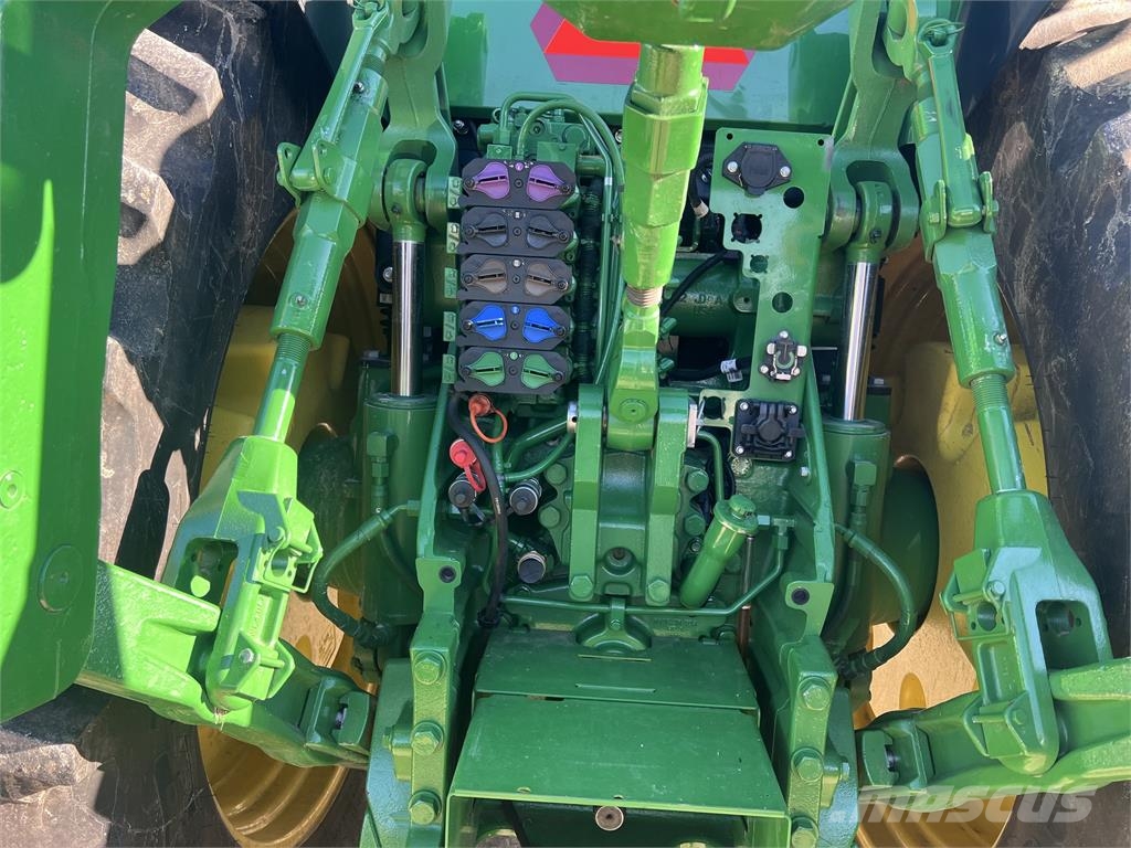 John Deere 8R 370 Traktory