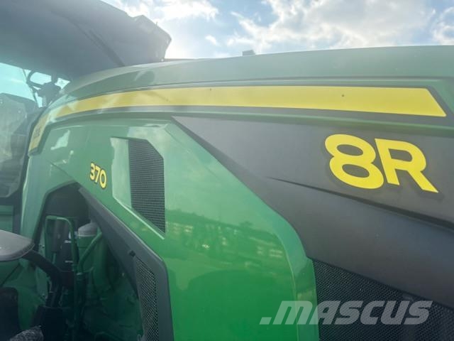 John Deere 8R 370 الجرارات