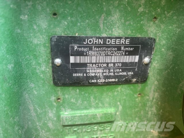 John Deere 8R 370 الجرارات