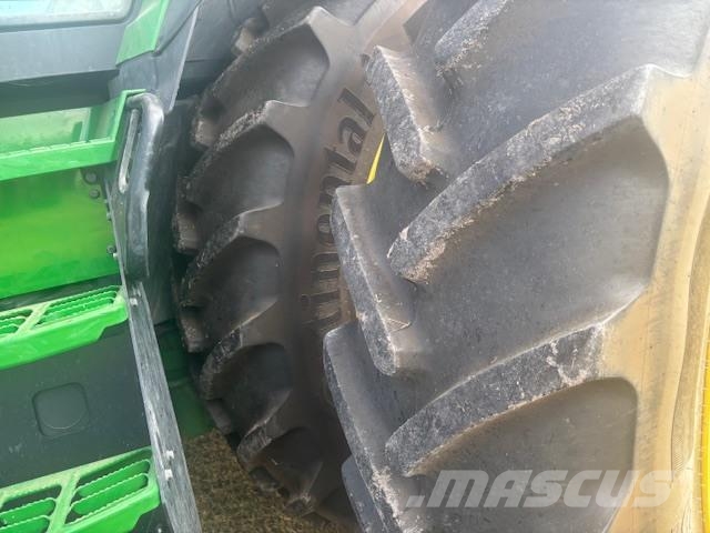 John Deere 8R 370 الجرارات