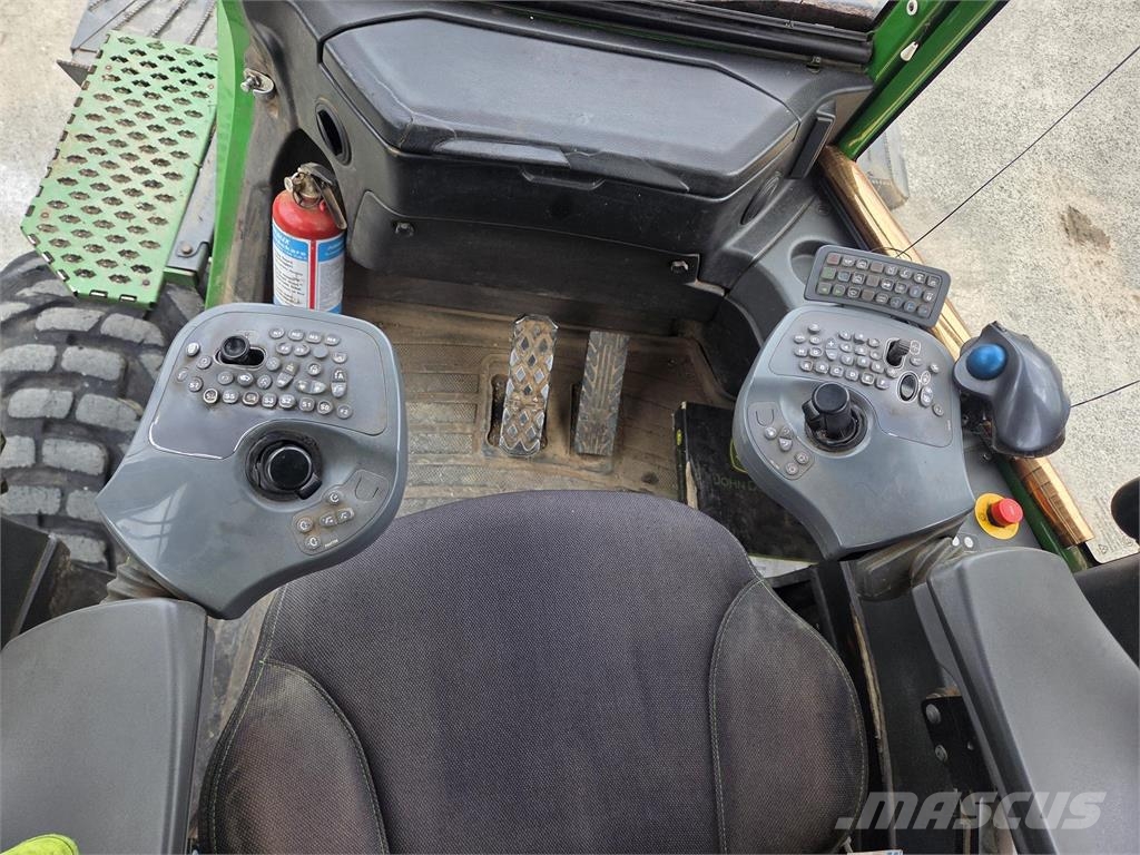 John Deere 910G Forwarders