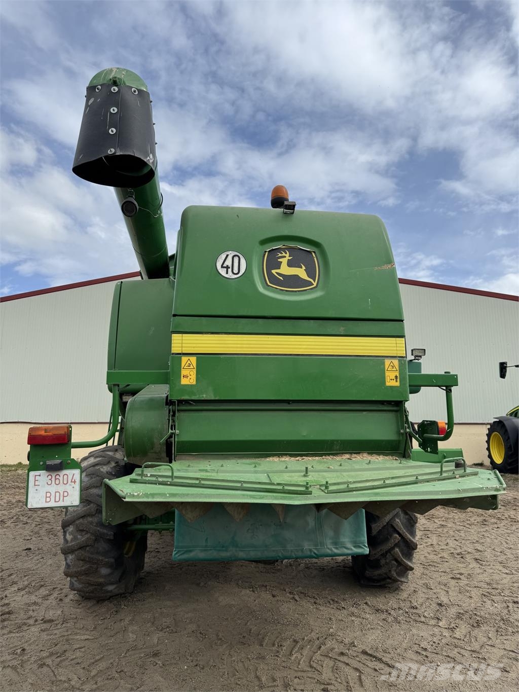 John Deere 9560W Combine harvesters