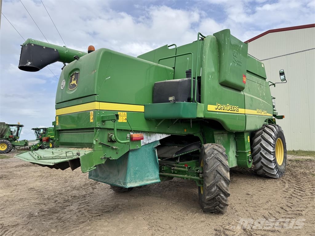John Deere 9560W Combine harvesters
