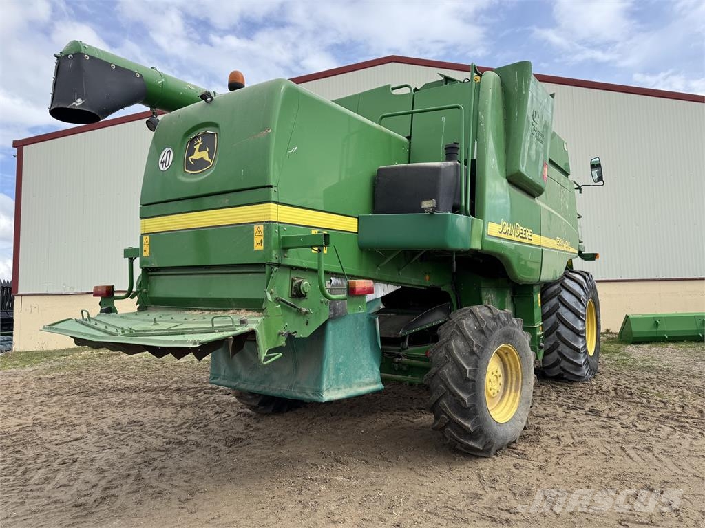 John Deere 9560W Combine harvesters