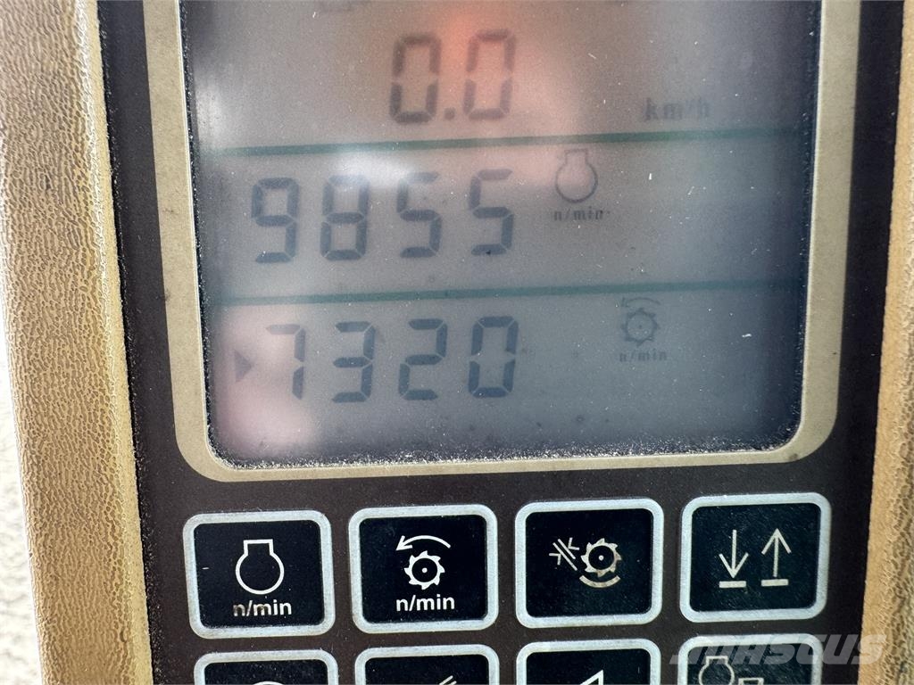 John Deere 9560W Combine harvesters
