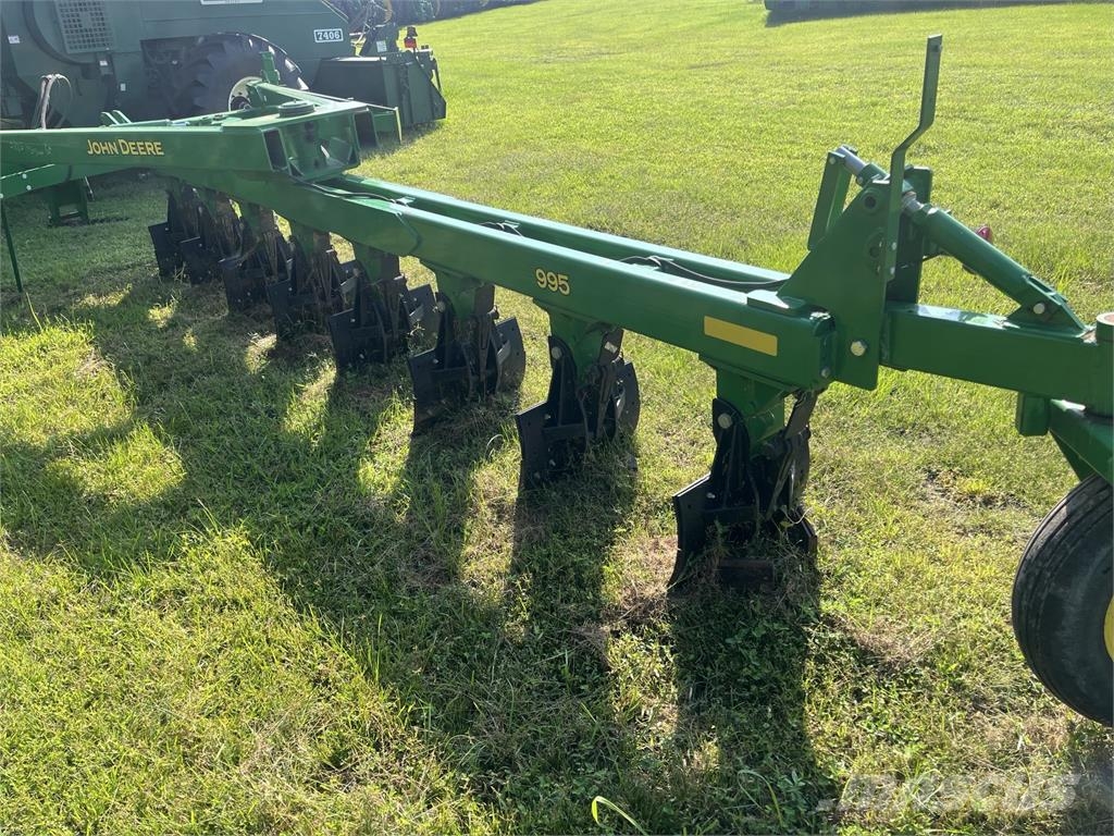 John Deere 995 Dvojstranné pluhy