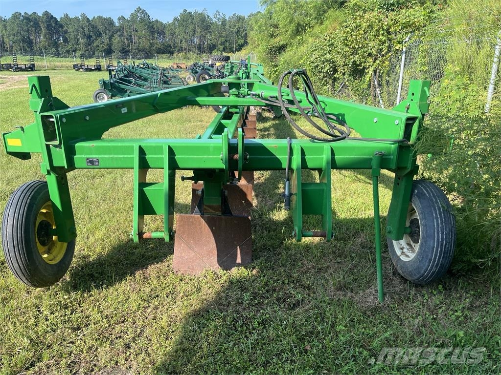 John Deere 995 Dvojstranné pluhy