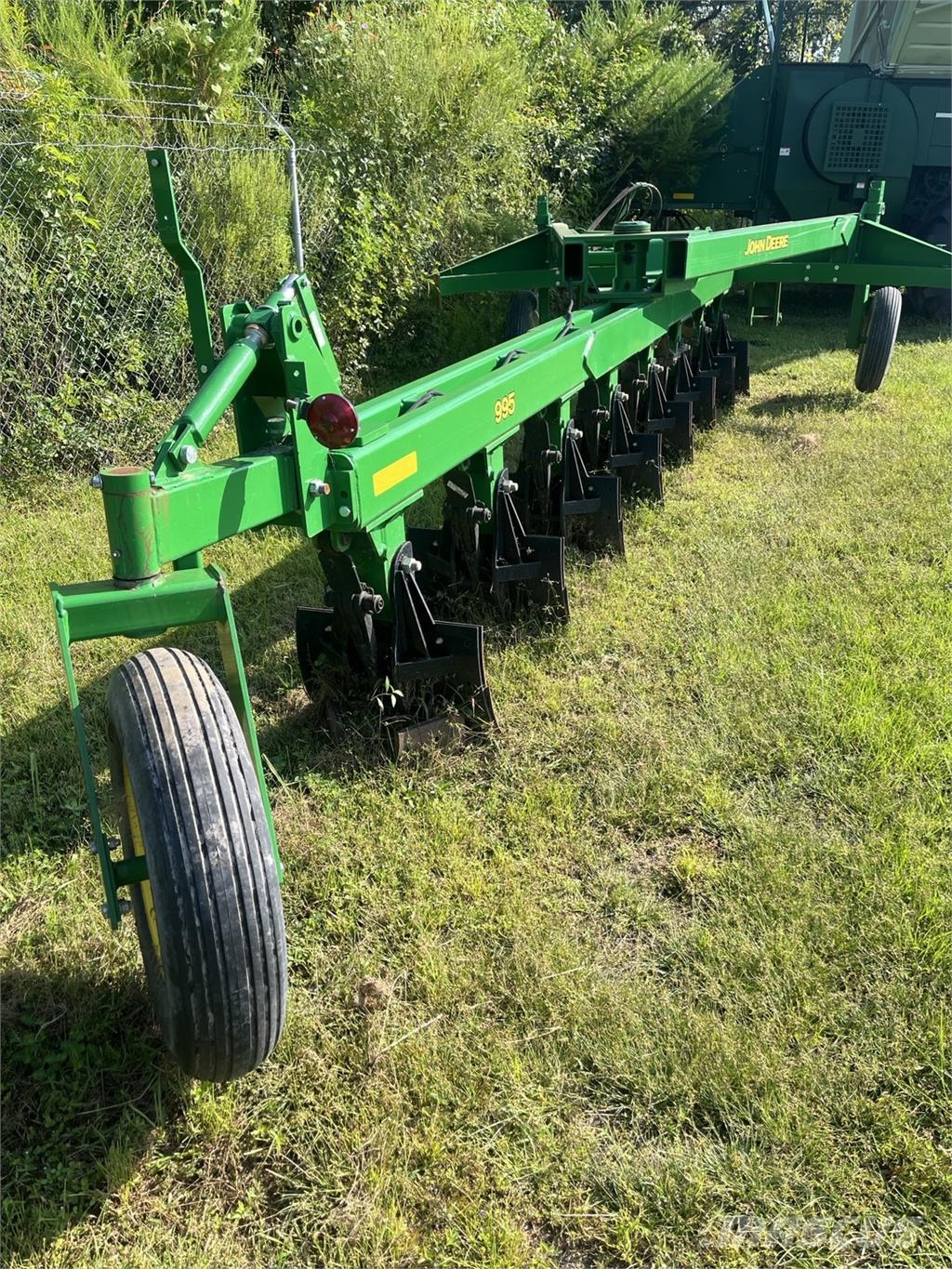 John Deere 995 Dvojstranné pluhy