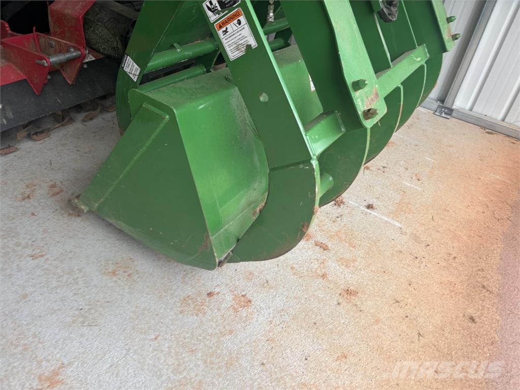 John Deere AV20E 집게