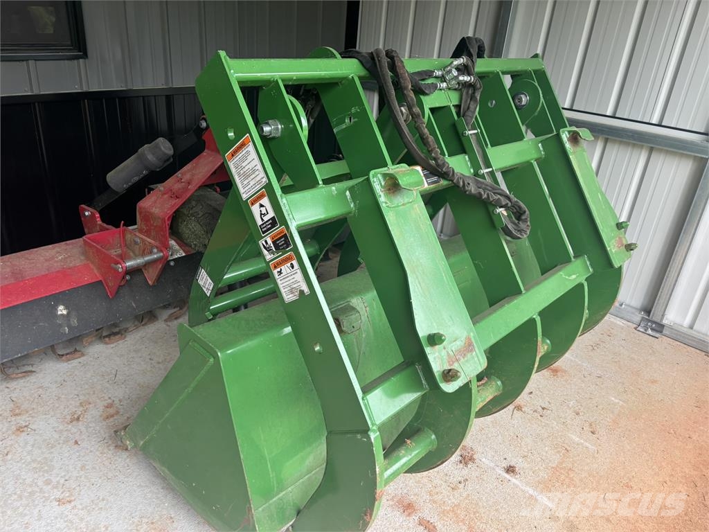 John Deere AV20E 집게