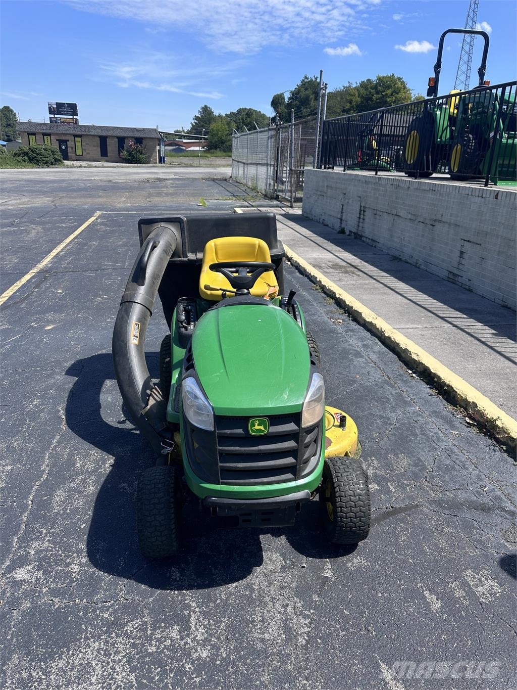 John Deere D100 Päältäajettavat ruohonleikkurit