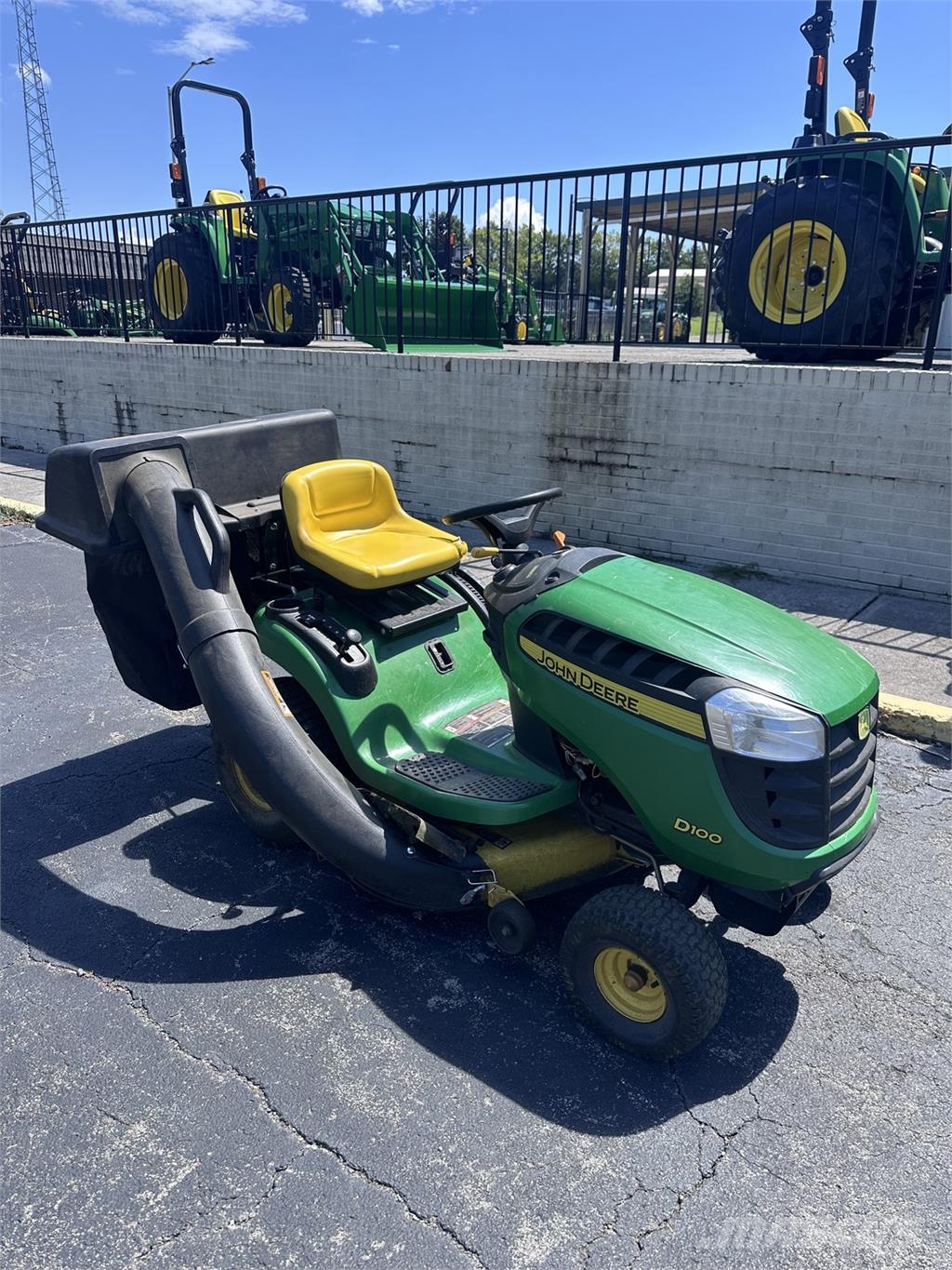 John Deere D100 Päältäajettavat ruohonleikkurit