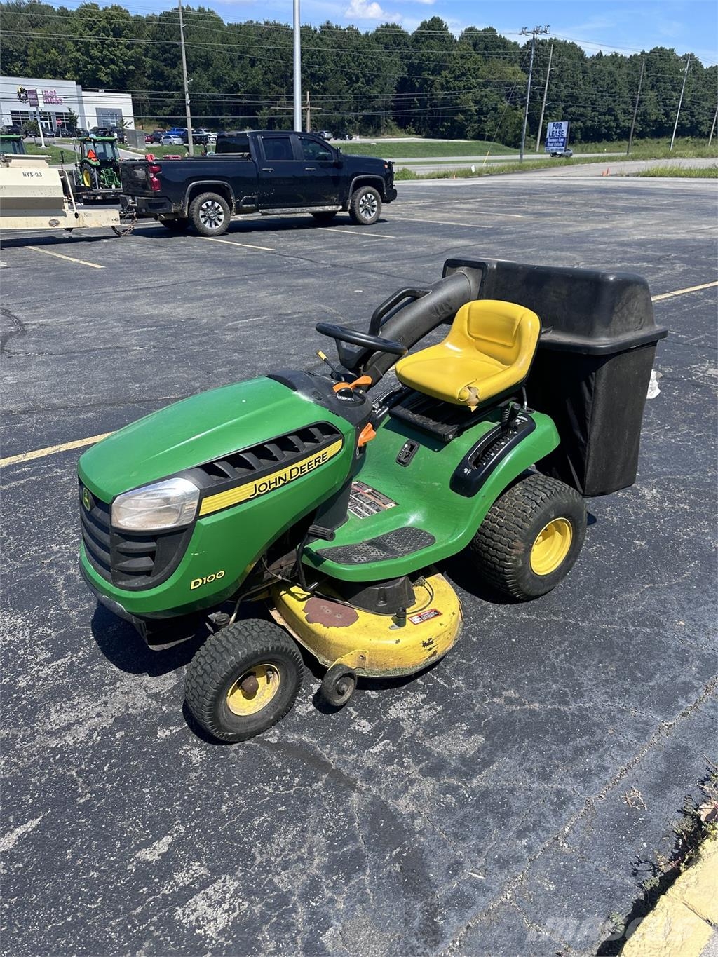 John Deere D100 Päältäajettavat ruohonleikkurit