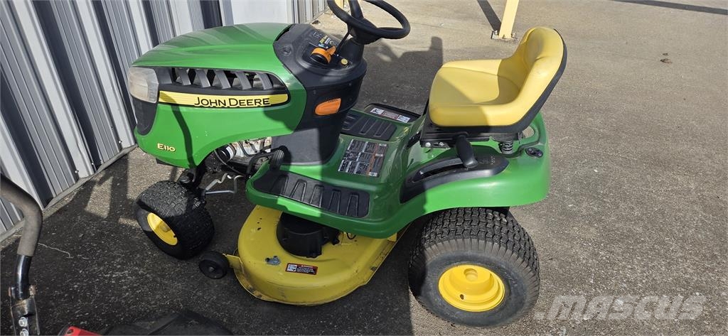 John Deere E110 Reitermäher