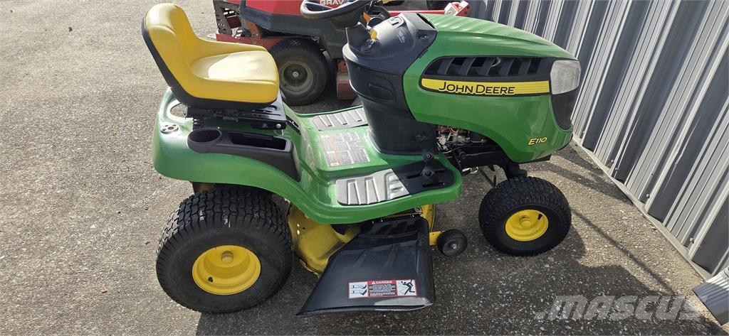 John Deere E110 Reitermäher