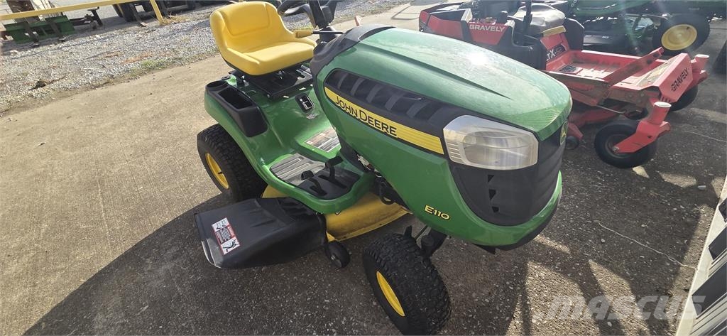 John Deere E110 Reitermäher
