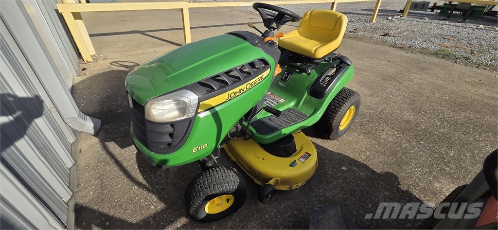 John Deere E110 Reitermäher