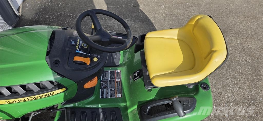 John Deere E110 Reitermäher