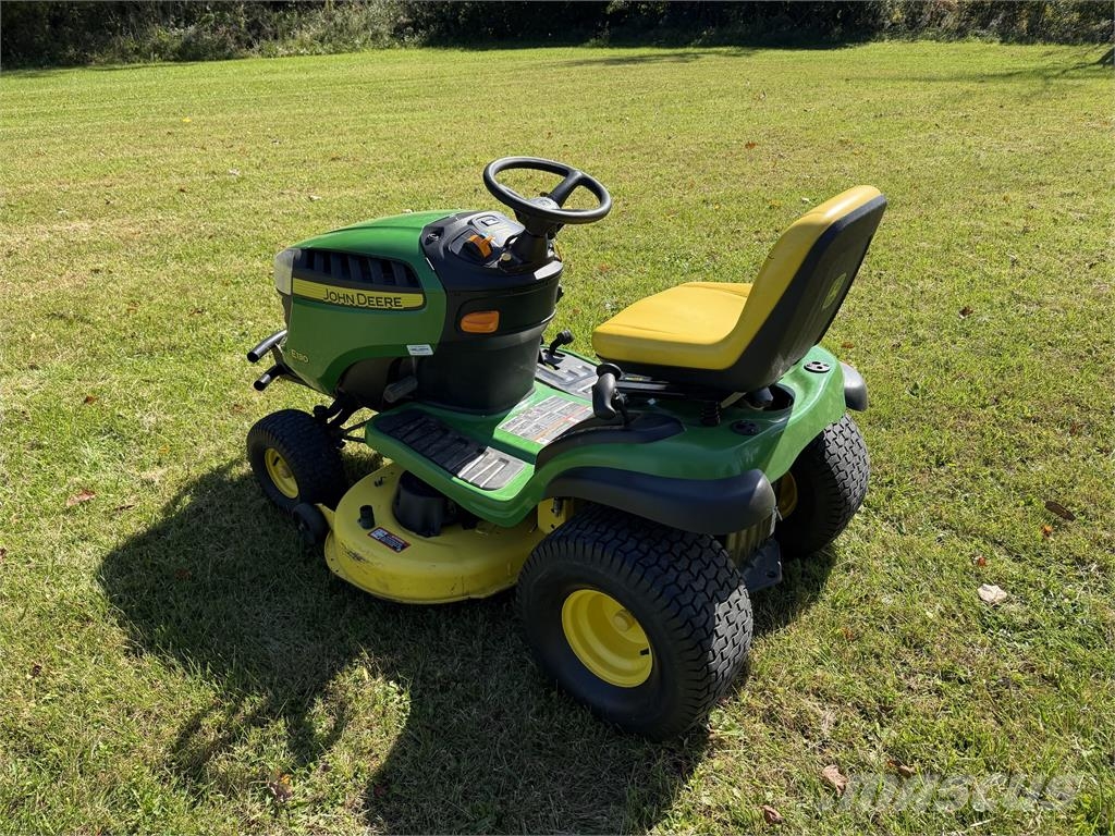 John Deere E130 Åkgräsklippare