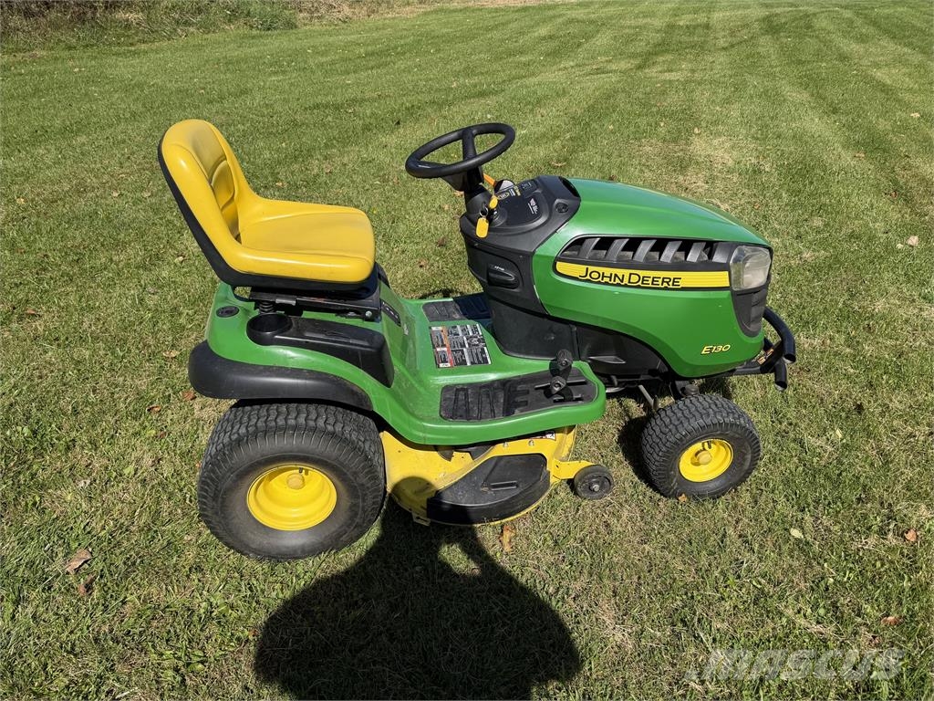 John Deere E130 Åkgräsklippare