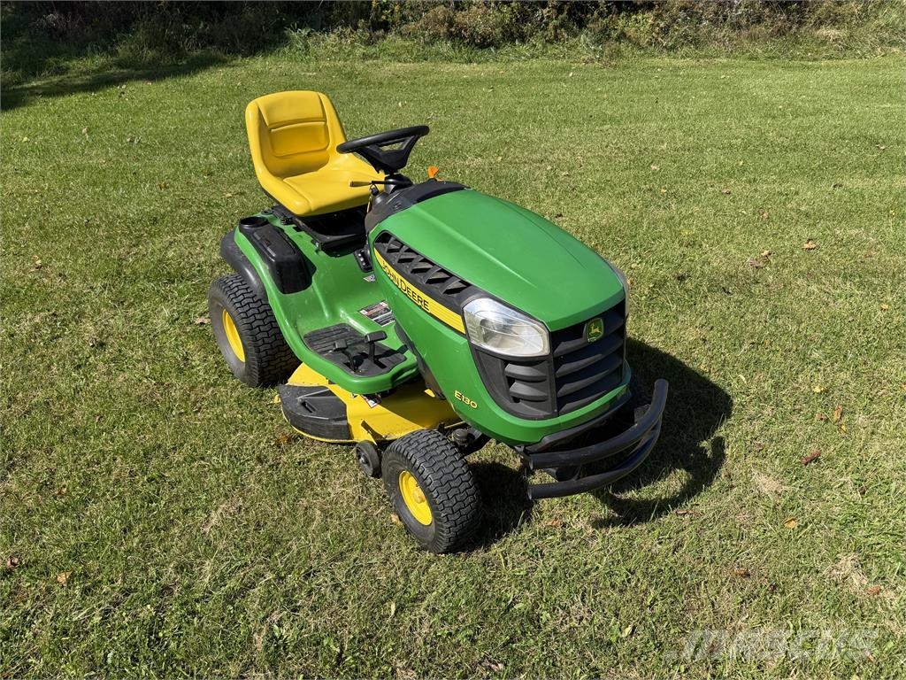 John Deere E130 Åkgräsklippare
