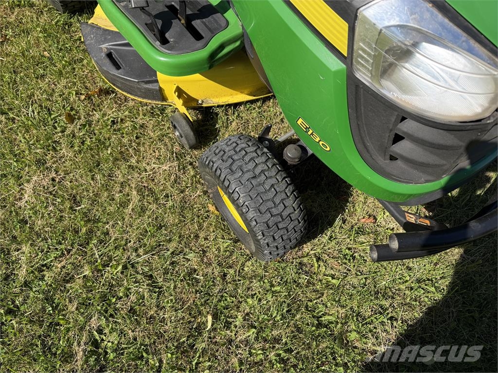 John Deere E130 Åkgräsklippare