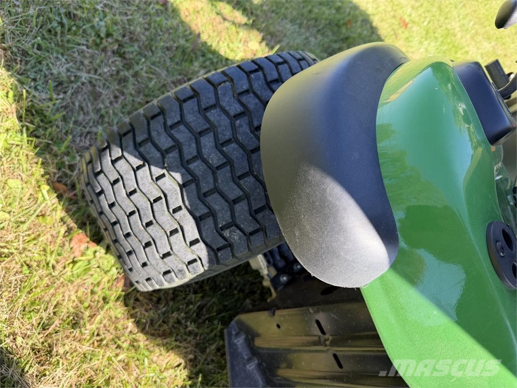 John Deere E130 Åkgräsklippare