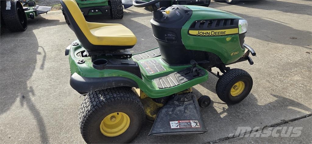 John Deere E130 Reitermäher