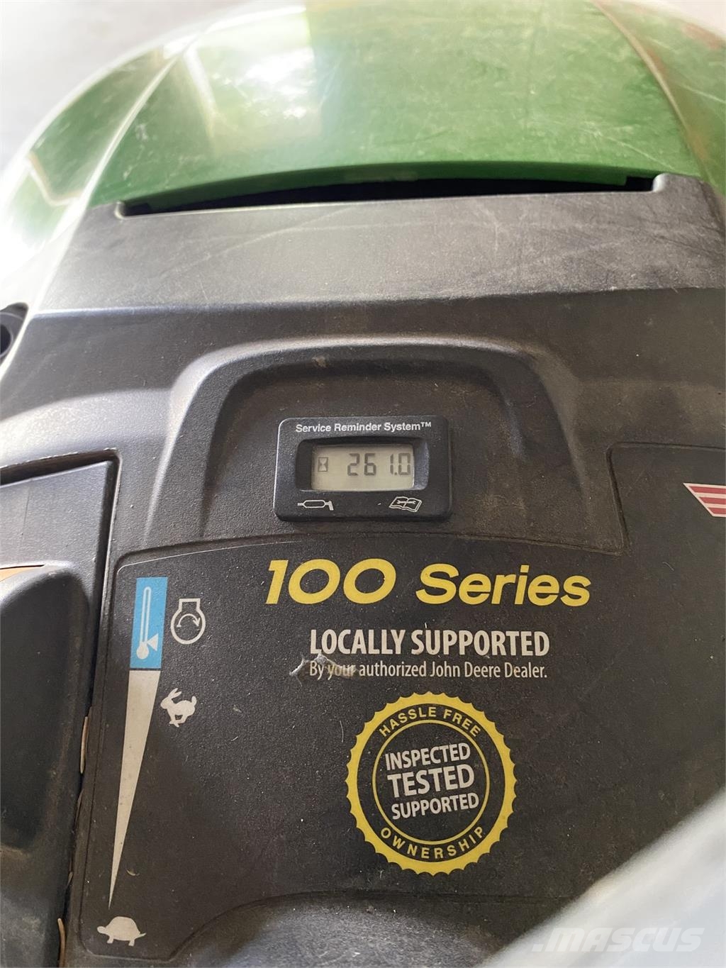John Deere E140 ركوب الحشائش
