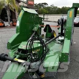 John Deere FC 15E آلات تمزيق الحزم وتقطيعها ونشرها