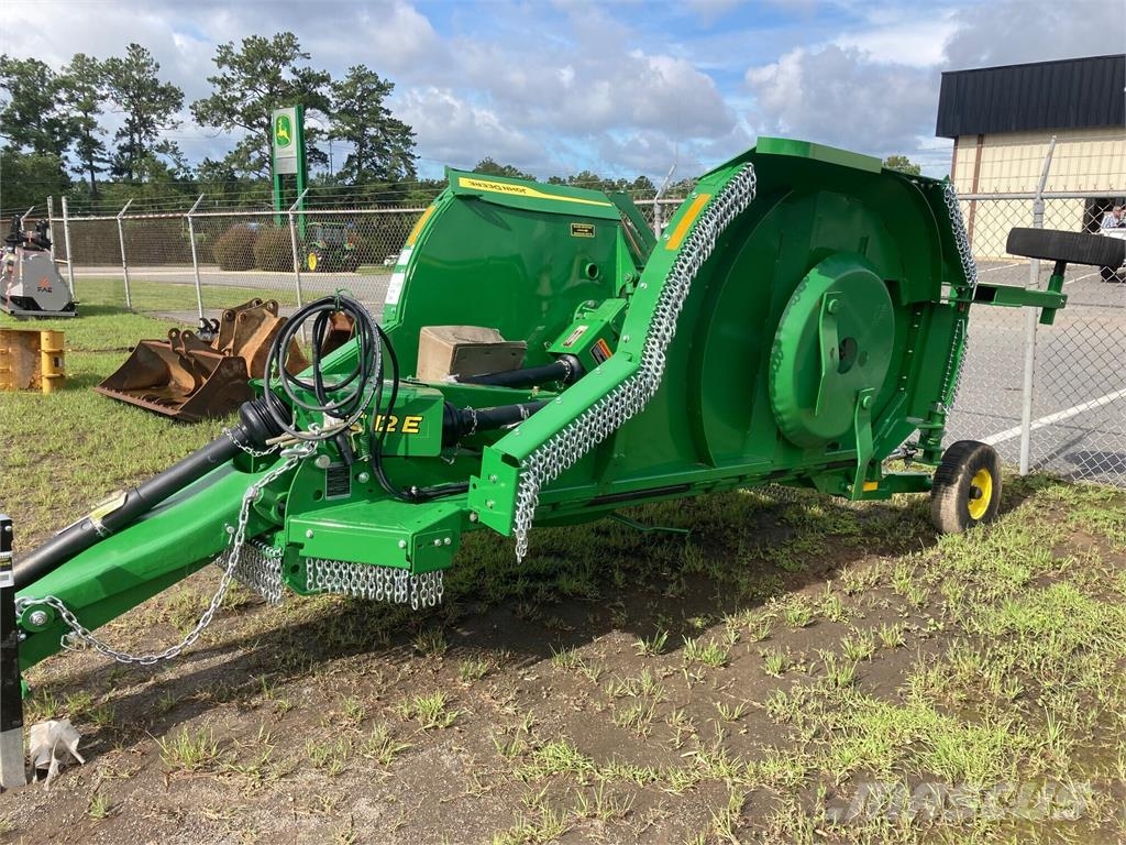 John Deere FC12E آلات تمزيق الحزم وتقطيعها ونشرها