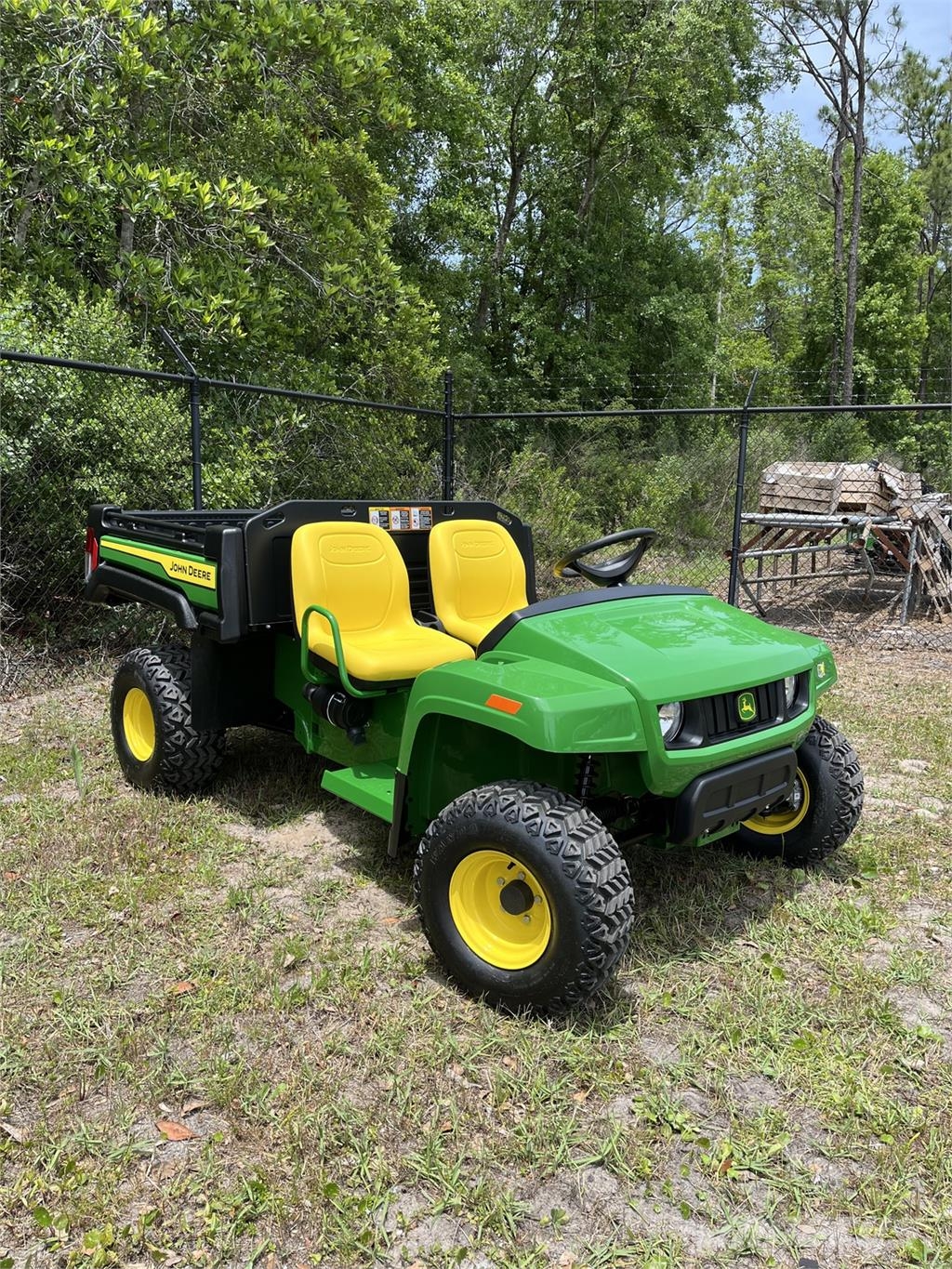 John Deere GATOR TX Pomoćni strojevi