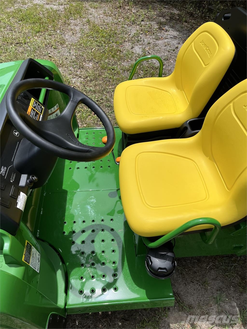John Deere GATOR TX Pomoćni strojevi