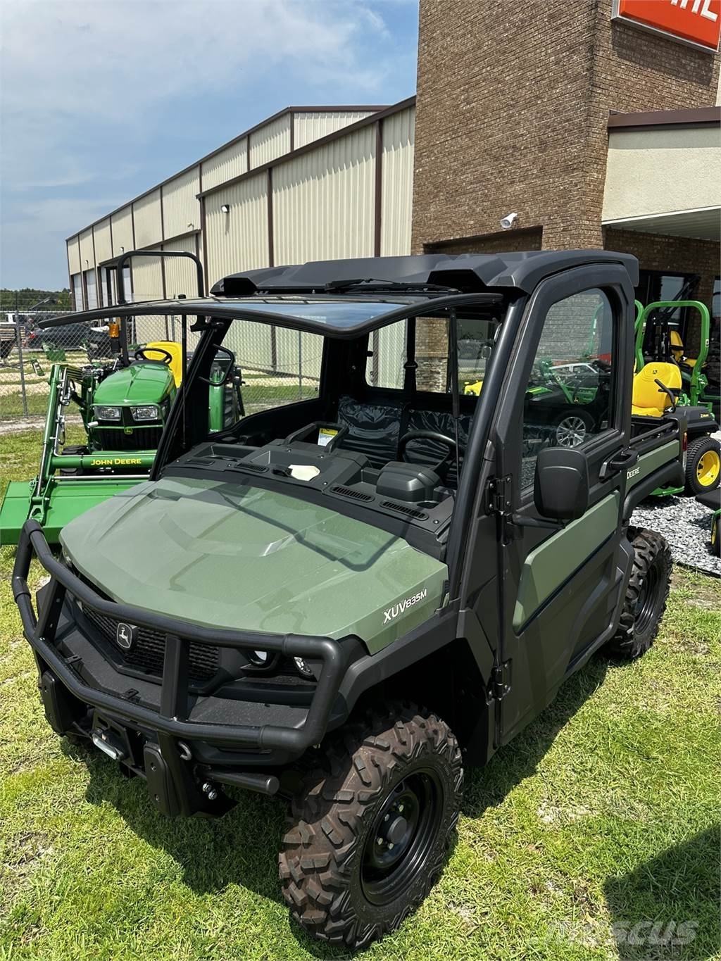 John Deere GATOR XUV835M A/C CAB CROSSOVER UTILITY VEHICLE IN Utility machines