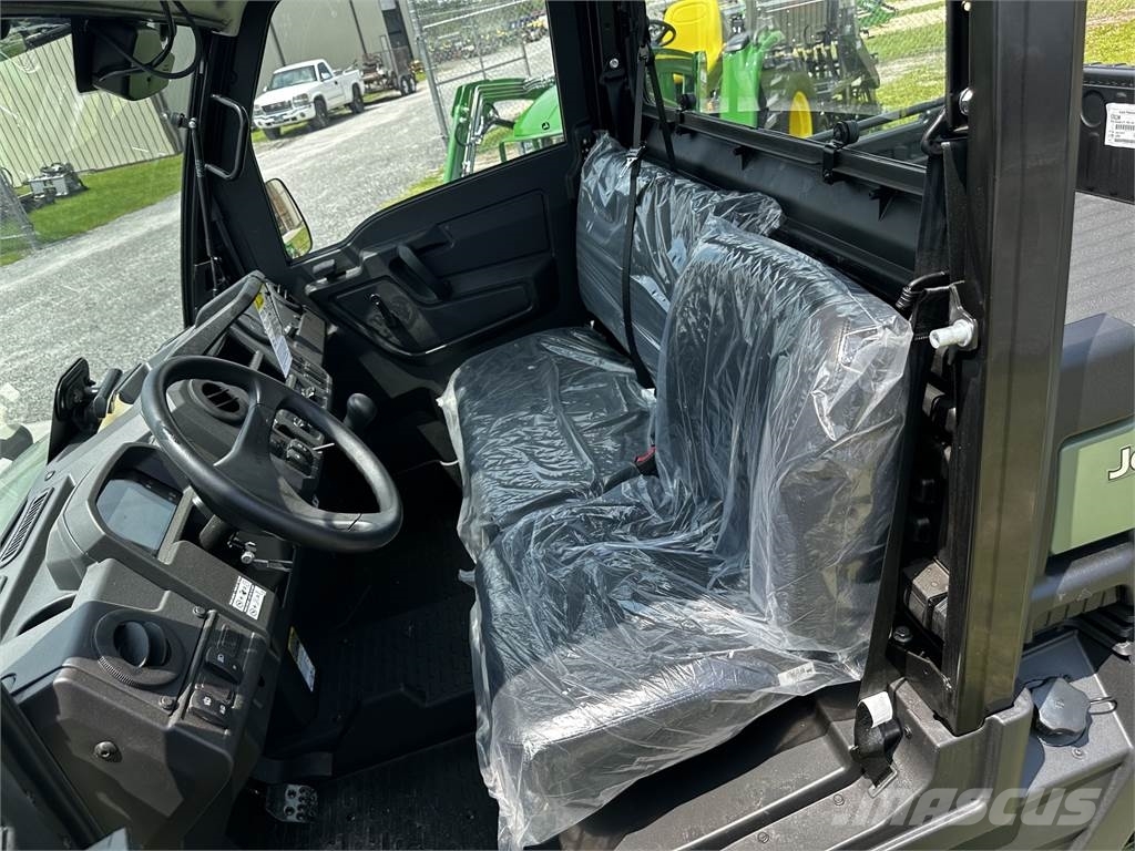 John Deere GATOR XUV835M A/C CAB CROSSOVER UTILITY VEHICLE IN Utility machines