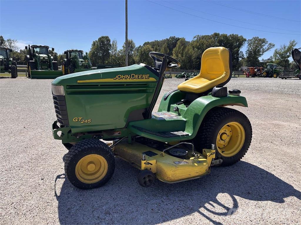 John Deere GT245 Riding mowers