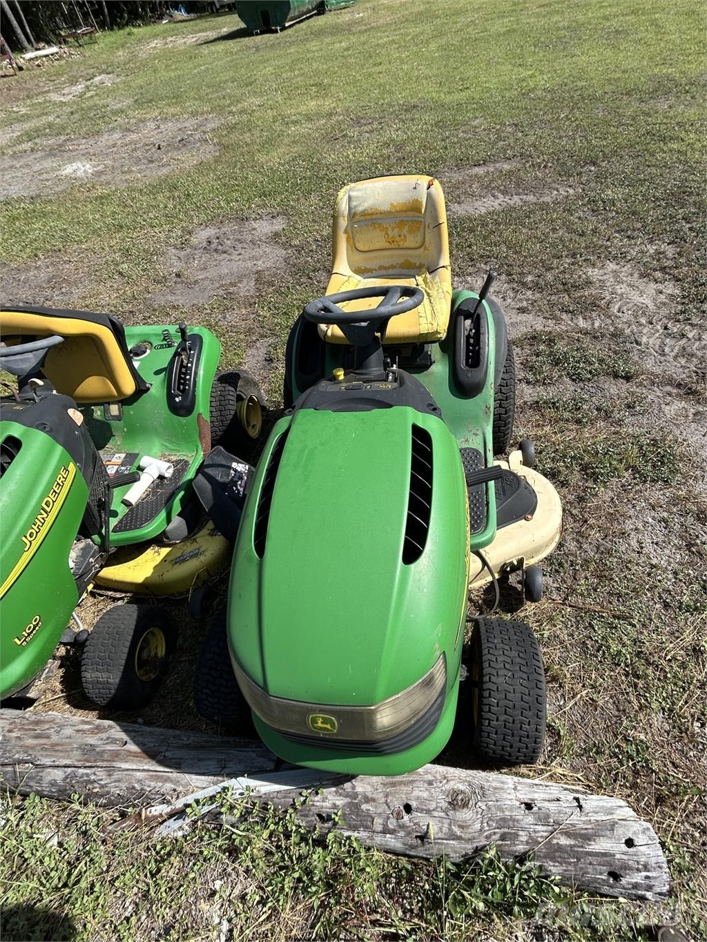 John Deere L120 Päältäajettavat ruohonleikkurit