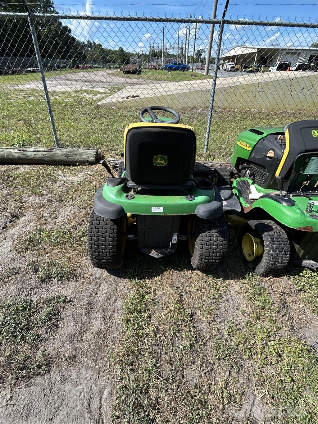 John Deere L120 Päältäajettavat ruohonleikkurit