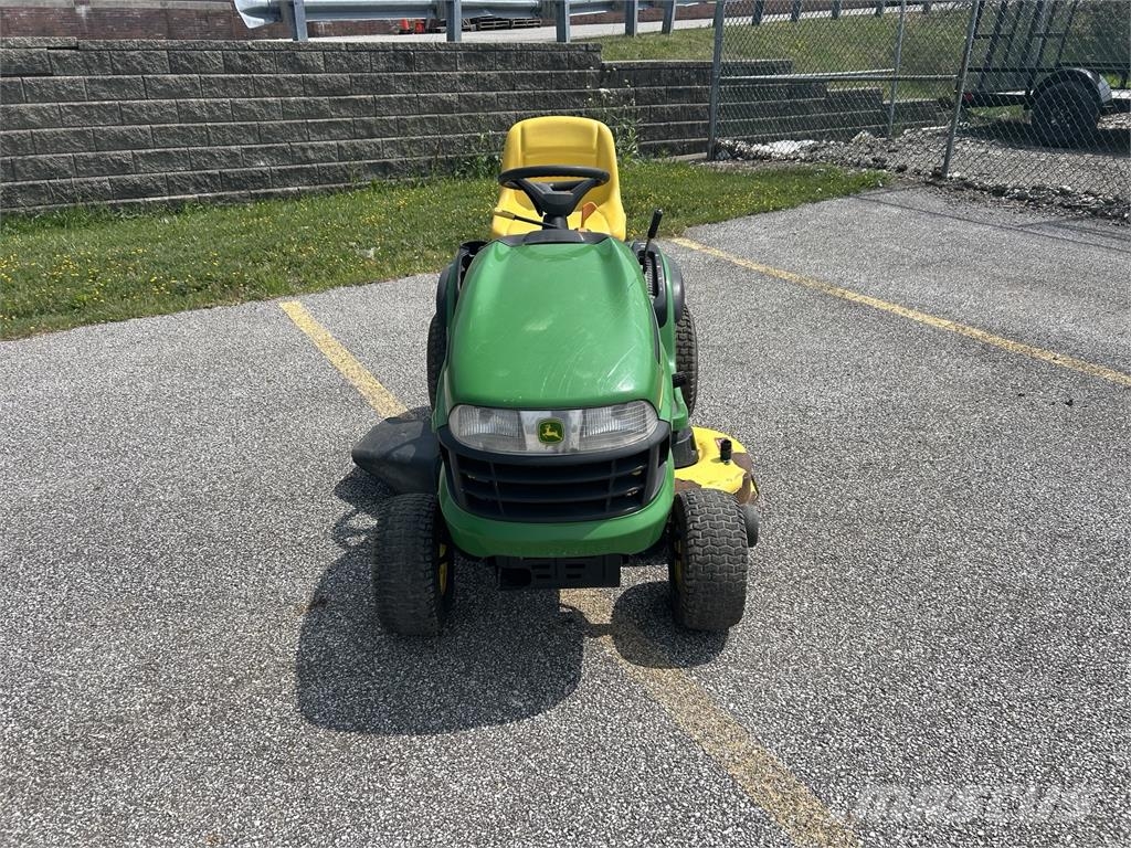 John Deere LA135 ركوب الحشائش