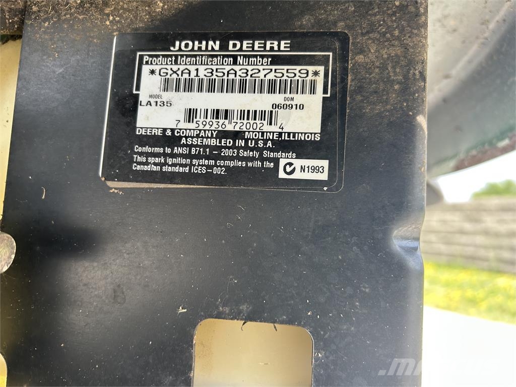 John Deere LA135 ركوب الحشائش