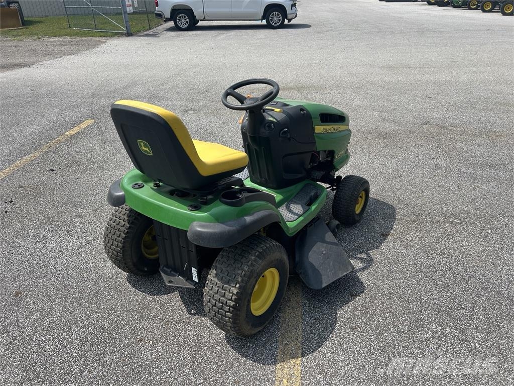 John Deere LA135 ركوب الحشائش