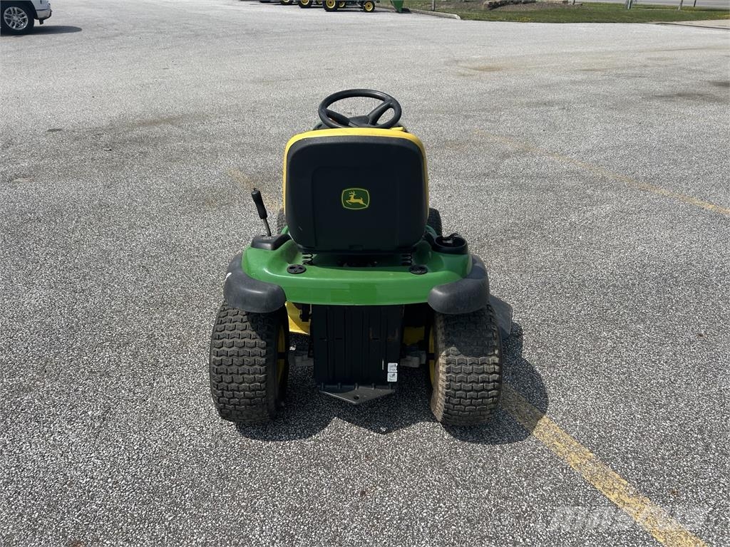 John Deere LA135 ركوب الحشائش