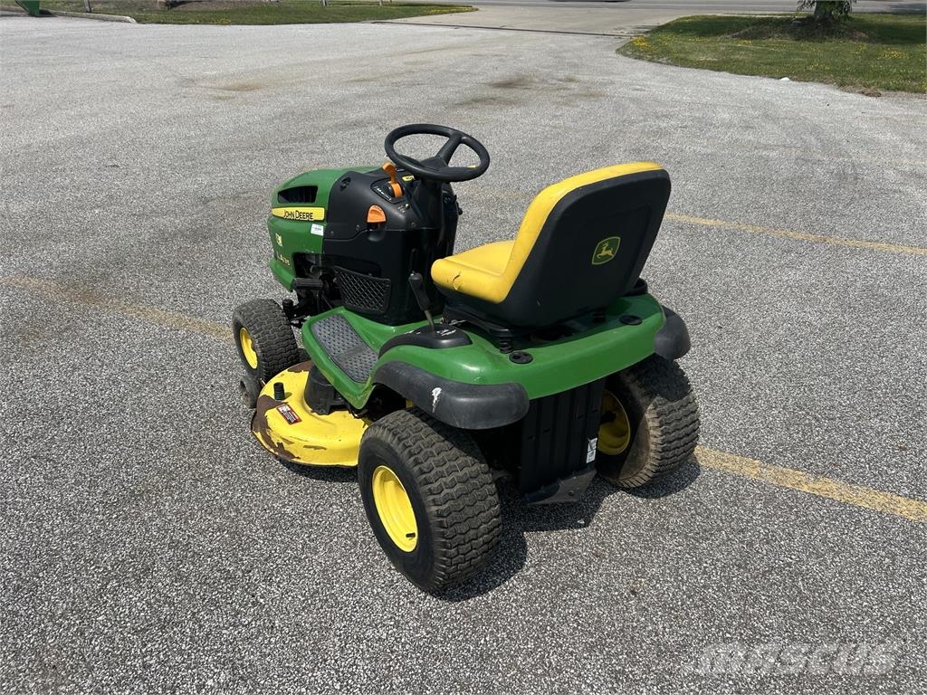 John Deere LA135 ركوب الحشائش