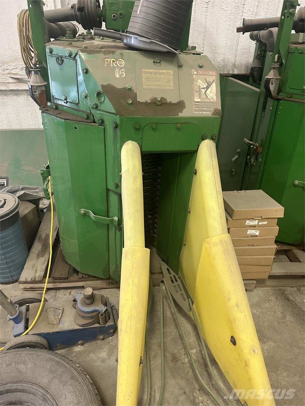 John Deere PRO 16 ملحقات الحصادات