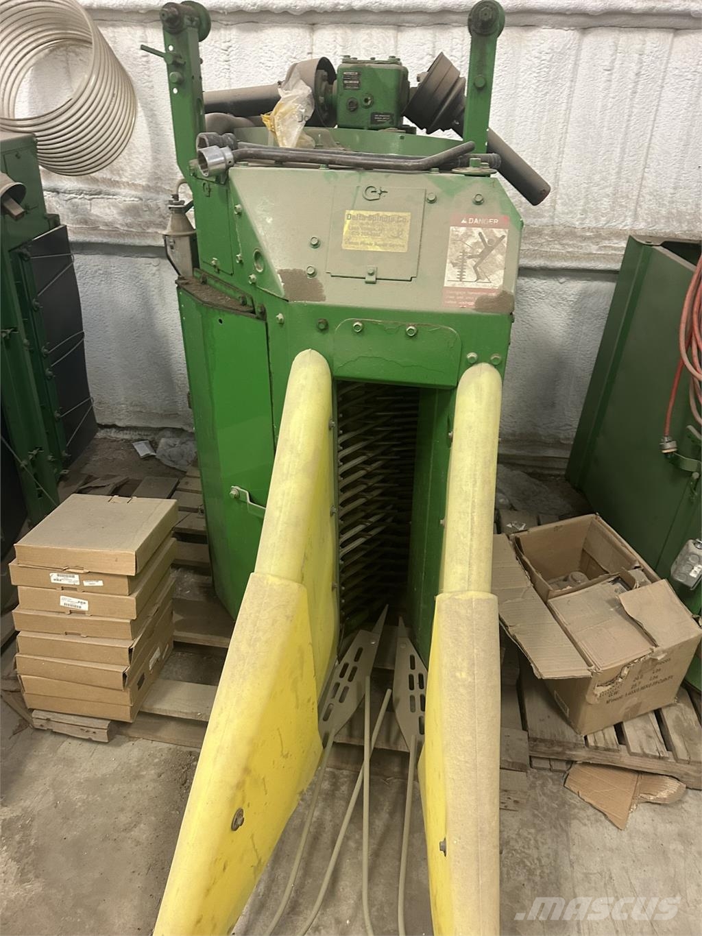 John Deere PRO 16 ملحقات الحصادات