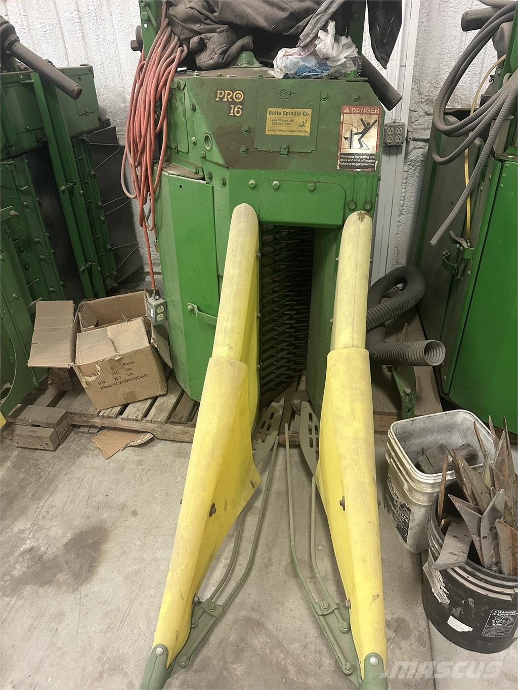 John Deere PRO 16 ملحقات الحصادات