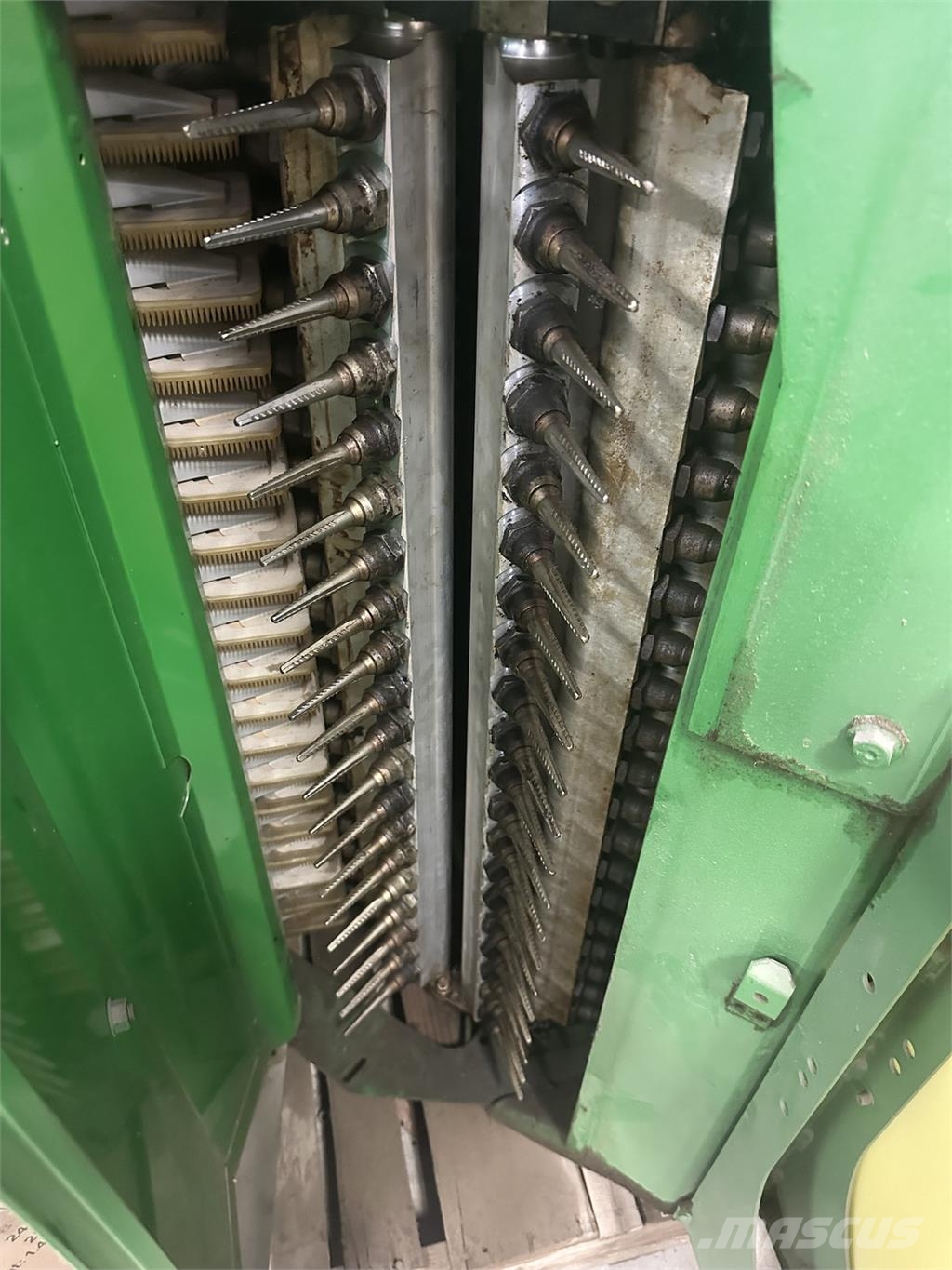 John Deere PRO 16 ملحقات الحصادات